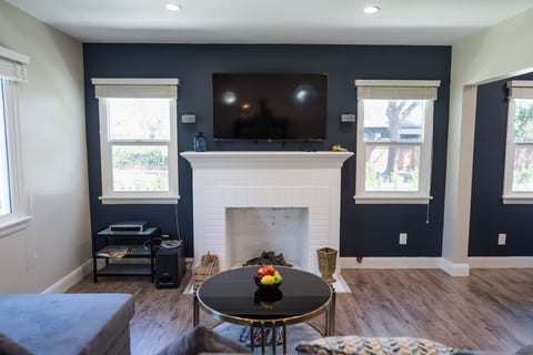 Sleek 3BR Home w/ Front & Back Yard/Patio p58