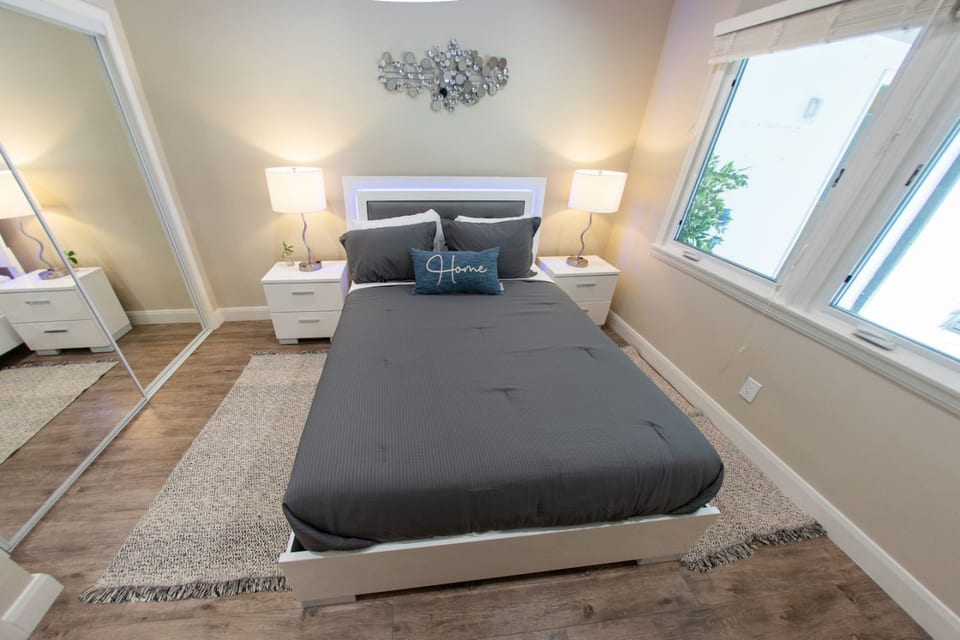 Sleek 3BR Home w/ Front & Back Yard/Patio p58 - Los Angeles