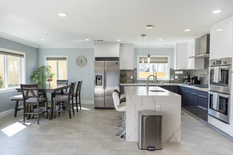UPSCALE MODERN 4BR TORRANCE HOUSE BUILT 2018 w/ GARAGE, FENCED YARD/PATIO (p79)