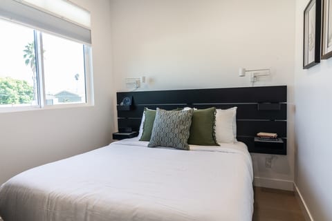 Scandinavian-Style 1BR Apartment BUILT 2024 (p83)