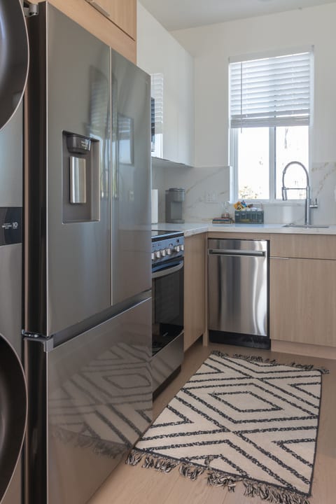 Scandinavian-Style 1BR Apartment BUILT 2024 (p83)