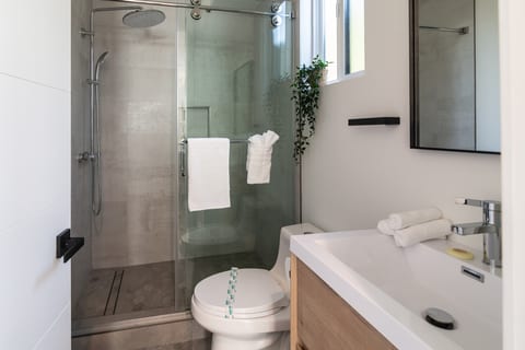 Scandinavian-Style 1BR Apartment Built in 2024 (p81)