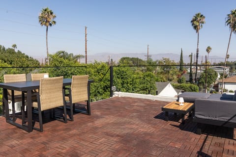 Built 2024 Scandinavian-Style 1 BR/Studio w/ PRIVATE ROOFTOP DECK 360° VIEWS p82