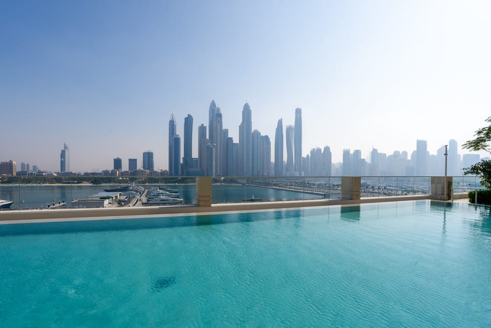 Elegant and Spacious 1 BR Apartment- Beachfront - Dubai