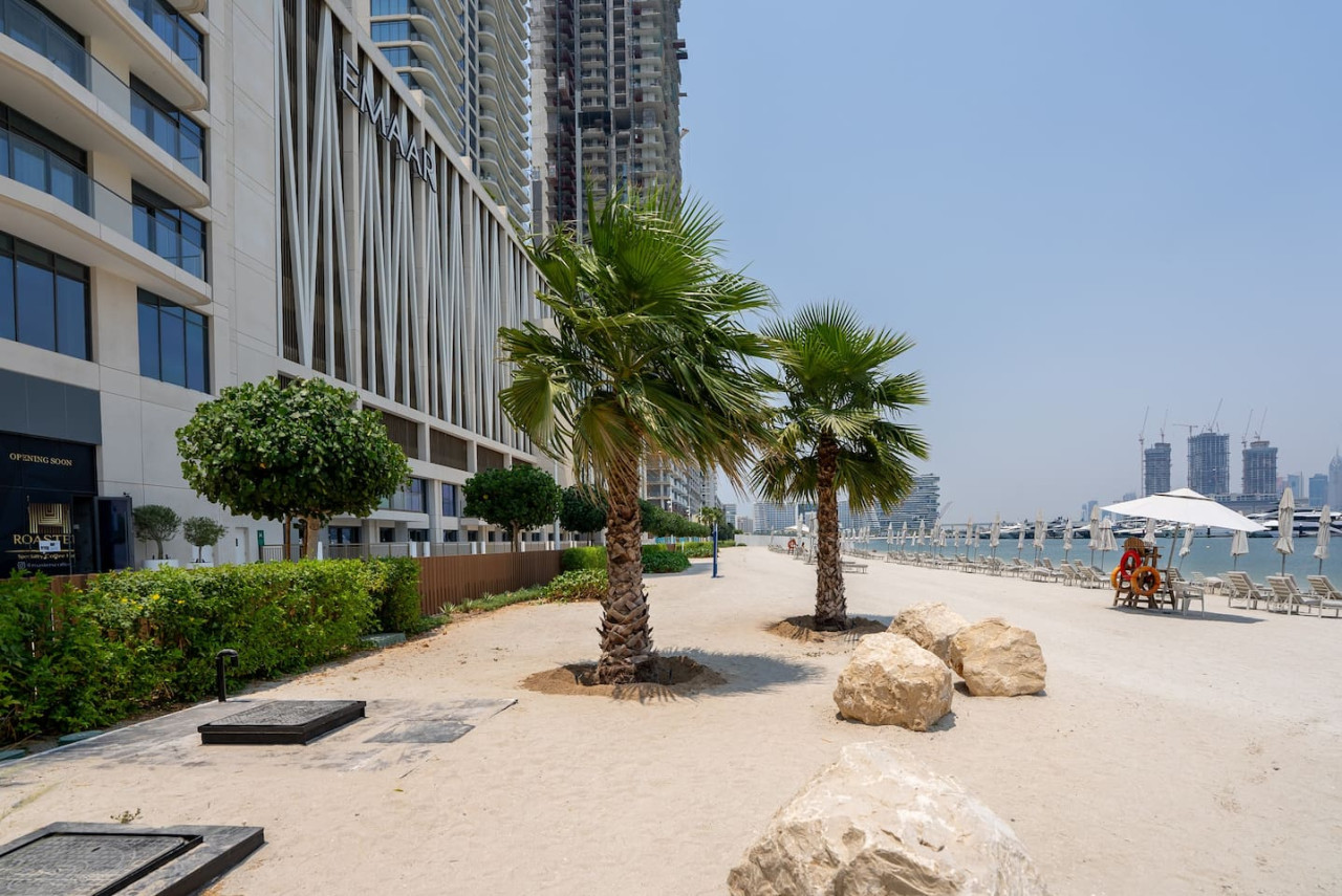 Elegant and Spacious 1 BR Apartment- Beachfront - Tecom - Dubai - United Arab Emirates