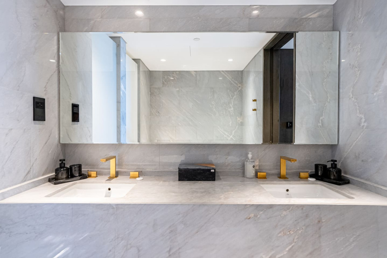 Exclusive 2BR in Five Palm Jumeirah - Pool & Beach Access - Tecom - Dubai - United Arab Emirates