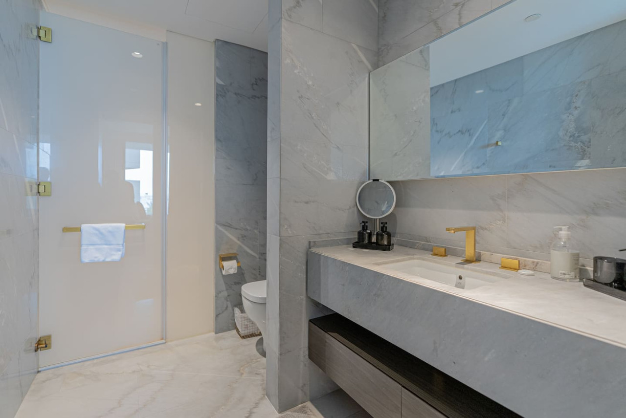 Exclusive 2BR in Five Palm Jumeirah - Pool & Beach Access - Tecom - Dubai - United Arab Emirates