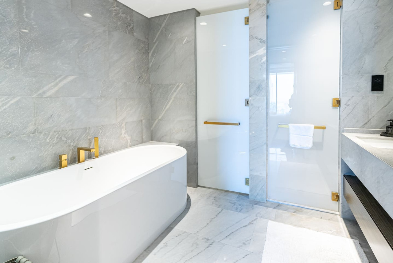 Exclusive 2BR in Five Palm Jumeirah - Pool & Beach Access - Tecom - Dubai - United Arab Emirates