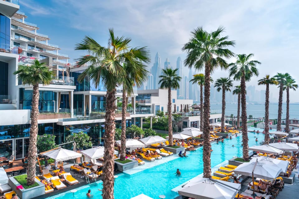 Exclusive 2BR in Five Palm Jumeirah - Pool & Beach Access - Dubai