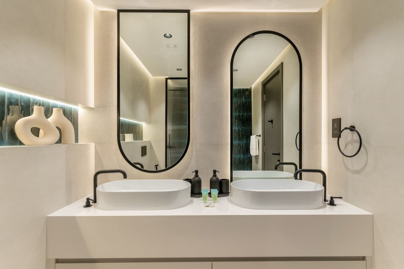 Stunning  4 BR Luxury Apartment - Dubai Marina - Tecom - Dubai - United Arab Emirates