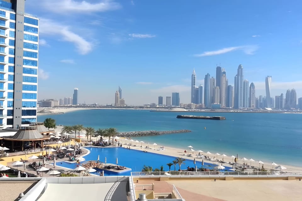 Stunning 1 BR in Palm Jumeirah w/ Beach Access - Dubai