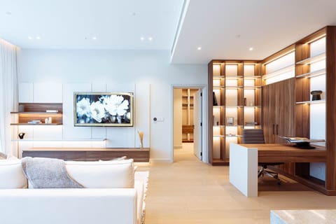 Stunning 1 BR in Palm Jumeirah w/ Beach Access