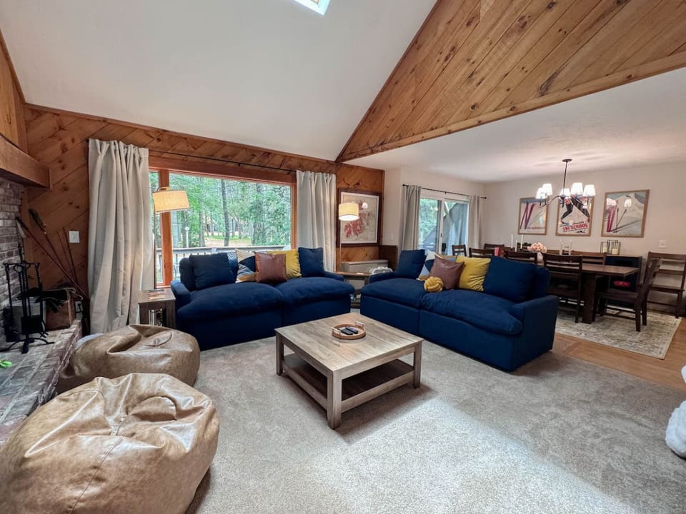 Pine Top Lodge | Ampia Casa Familiare con Piscina! - Bartlett