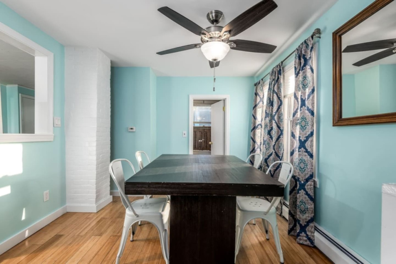 expansive-home-with-large-yard-close-to-the-beach/