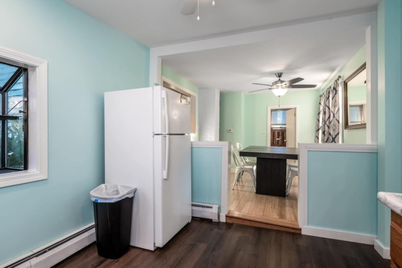 expansive-home-with-large-yard-close-to-the-beach/