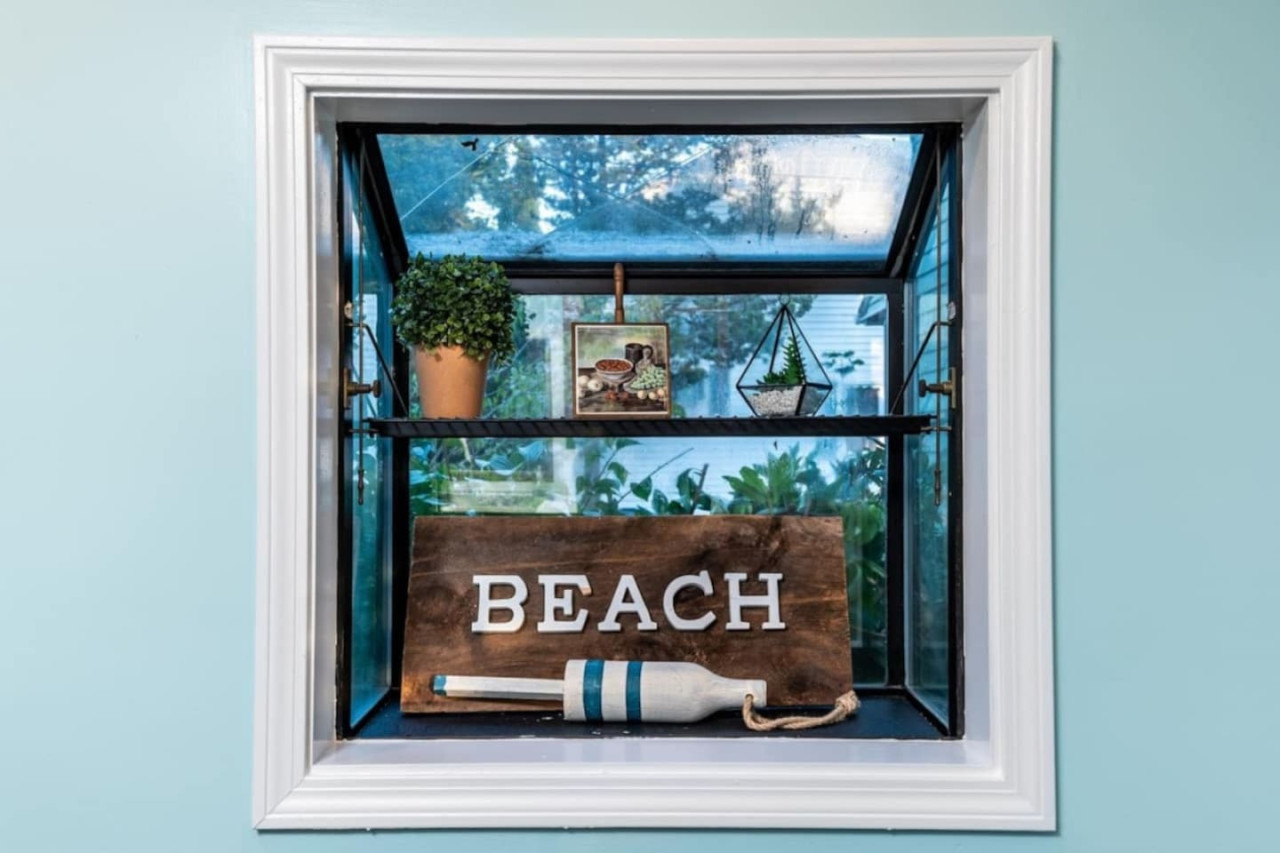 expansive-home-with-large-yard-close-to-the-beach/