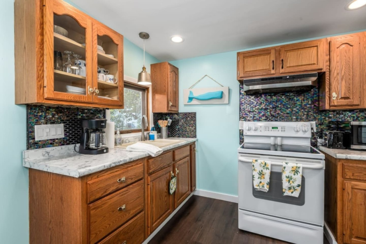 expansive-home-with-large-yard-close-to-the-beach/