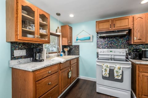 Expansive Home with Large Yard, Close to the Beach