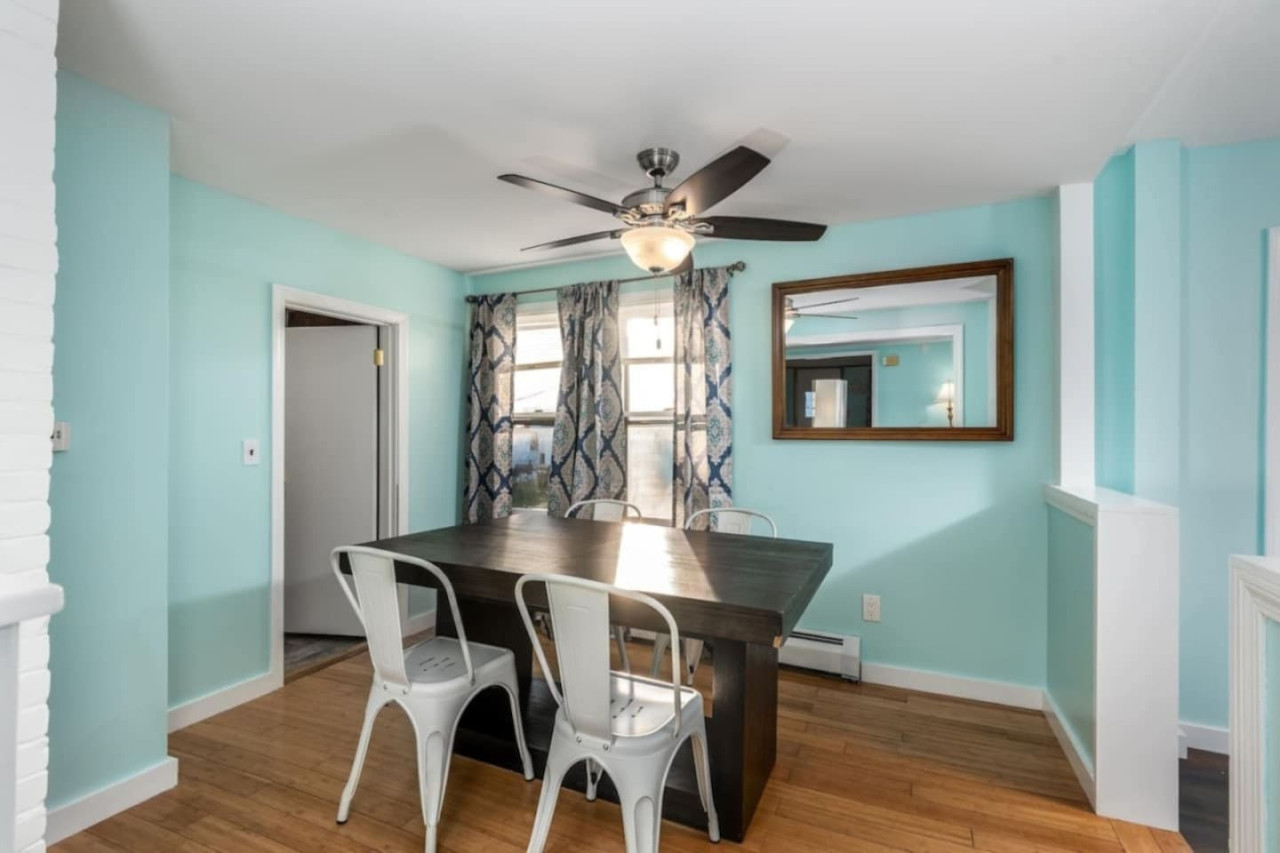 expansive-home-with-large-yard-close-to-the-beach/