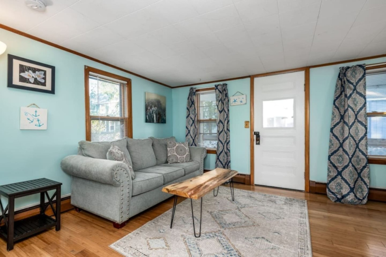 expansive-home-with-large-yard-close-to-the-beach/