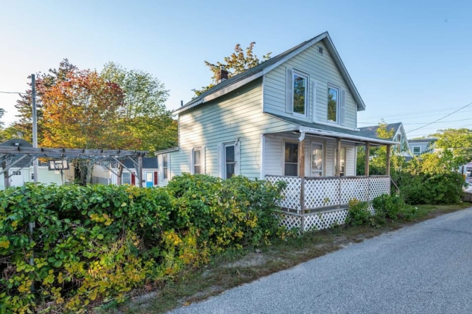 Expansive Home with Large Yard, Close to the Beach - Ocean Park