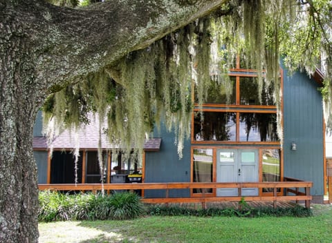 Serene Cabin Escape- Lakeside Romantic Getaway