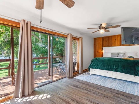 Serene Cabin Escape- Lakeside Romantic Getaway