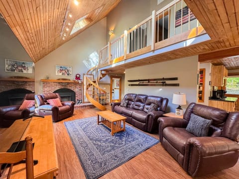 The North Woods Escape | 5BDRM, Hot Tub, Game Room