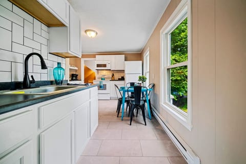 Perfect 2BD location in Saco with Free Parking