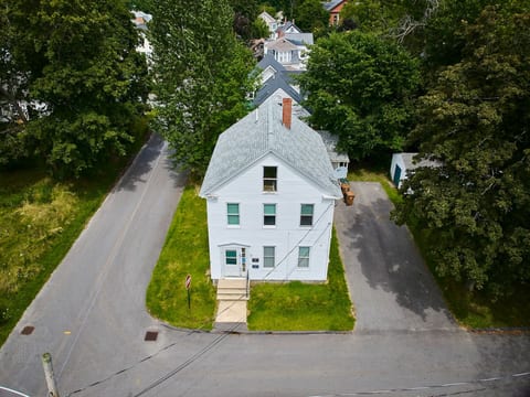 Perfect 2BD location in Saco with Free Parking