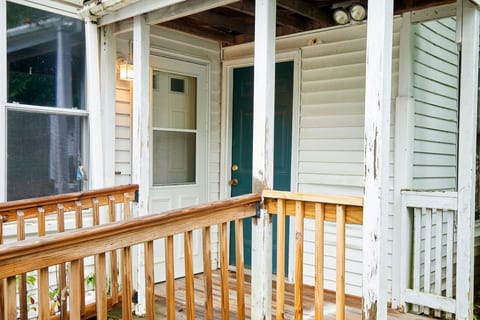 Saco Haven: Stylish 2BD Near Everything