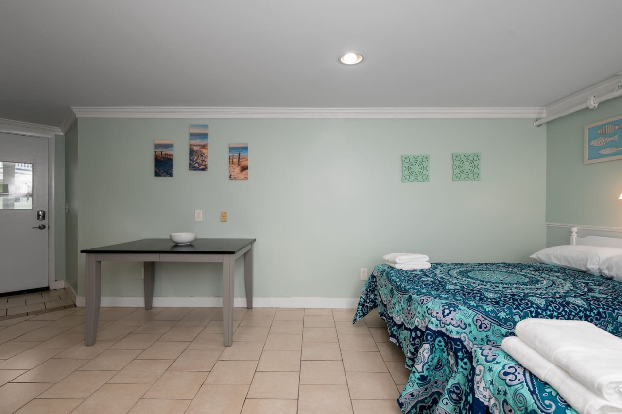 seaside-studio-or-accommodates-4or-parking-available/