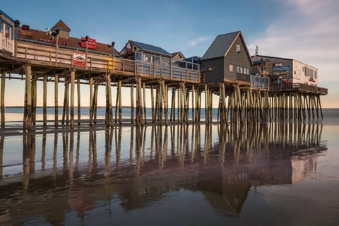 Seaside Studio | Accommodates 4| Parking Available