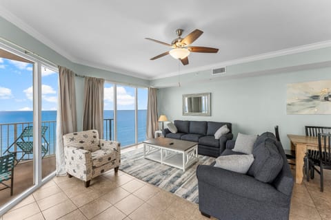 Stunning 3BR/3BA Beachfront Condo! Sleeps 10