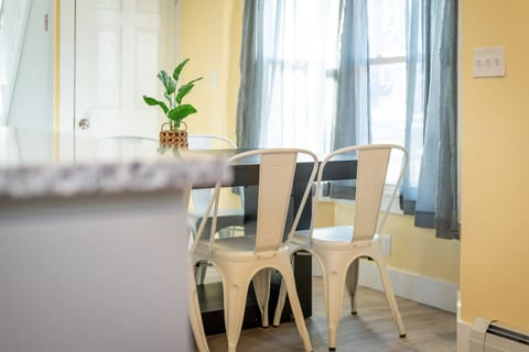 3-Bedroom Coastal Haven: 3 Blocks from the Beach