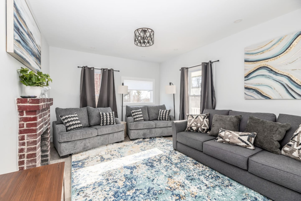 3-bedroom-coastal-haven:-3-blocks-from-the-beach/