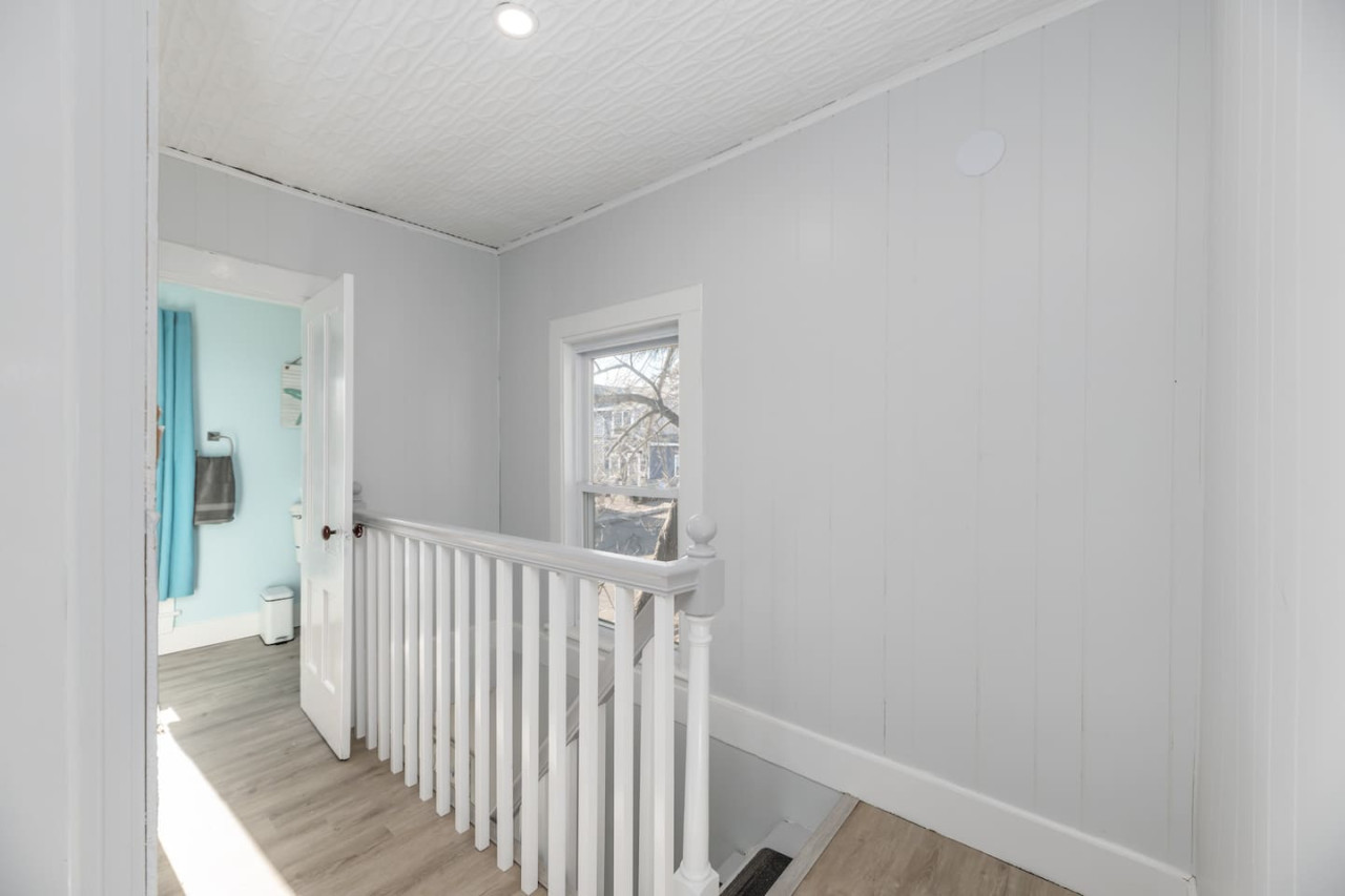 3-bedroom-coastal-haven:-3-blocks-from-the-beach/