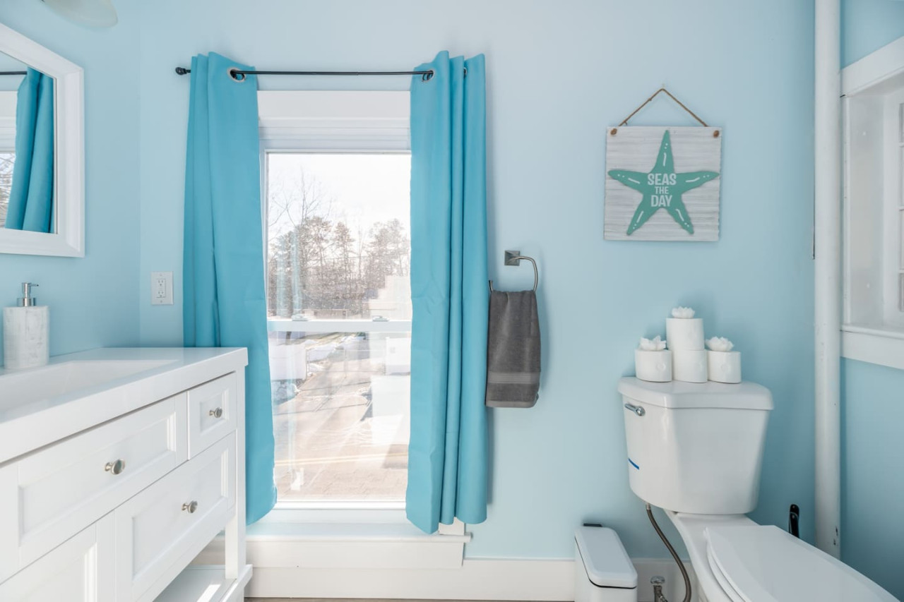 3-bedroom-coastal-haven:-3-blocks-from-the-beach/