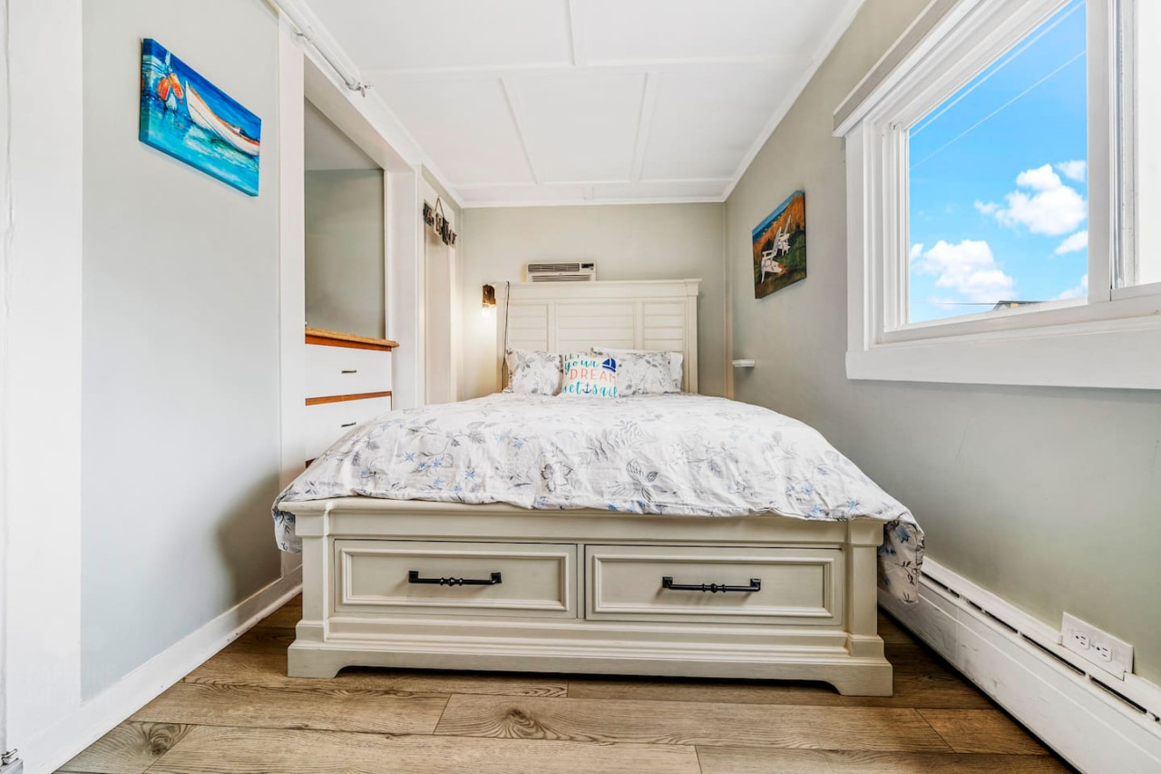 coastal-charm-beachside-retreat/