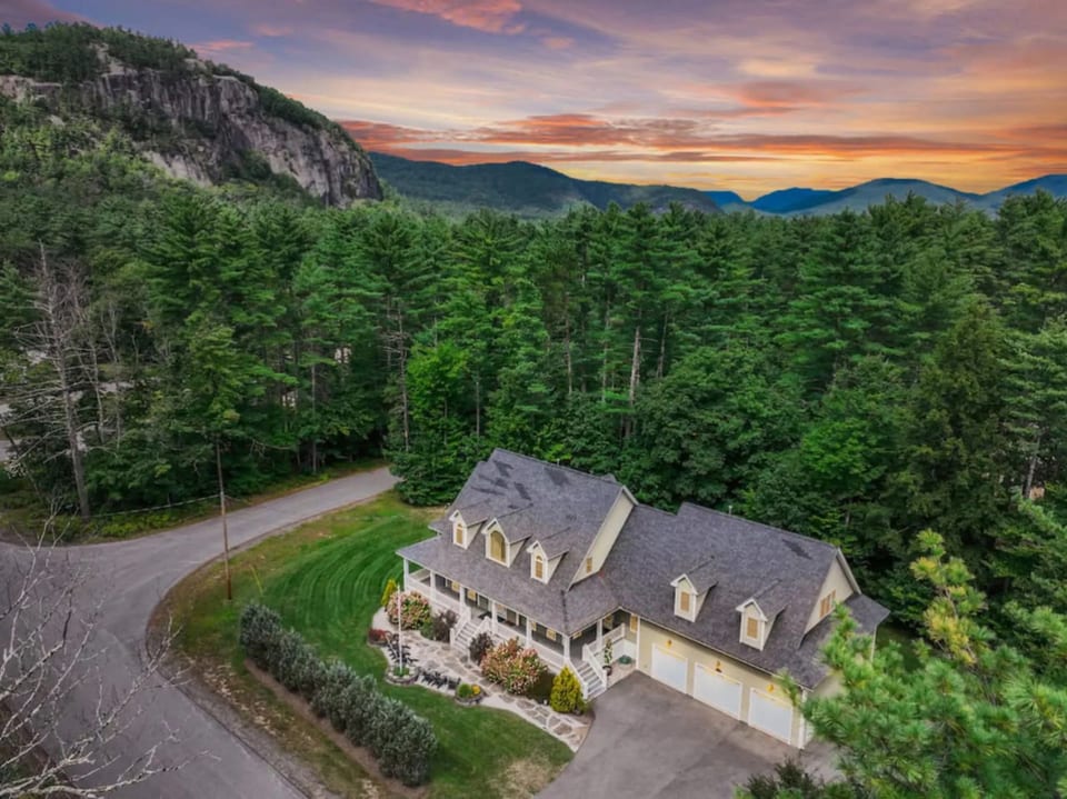 The Great Escape | 6100 ft.² | Theater | Hot Tub - North Conway