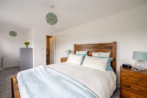 Cosy 3 Bed Near Beaches, Cardiff & Brecon Beacons