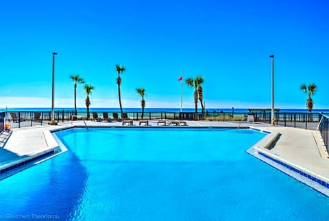 Sunbird Resort: Stunning Fully Remodeled Beachfront Condo! Free Beach Chair Service