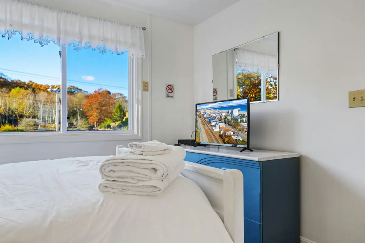 Sun, Sand & Serenity: 2-BR with Beach Access