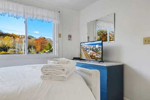 Sun, Sand & Serenity: 2-BR with Beach Access