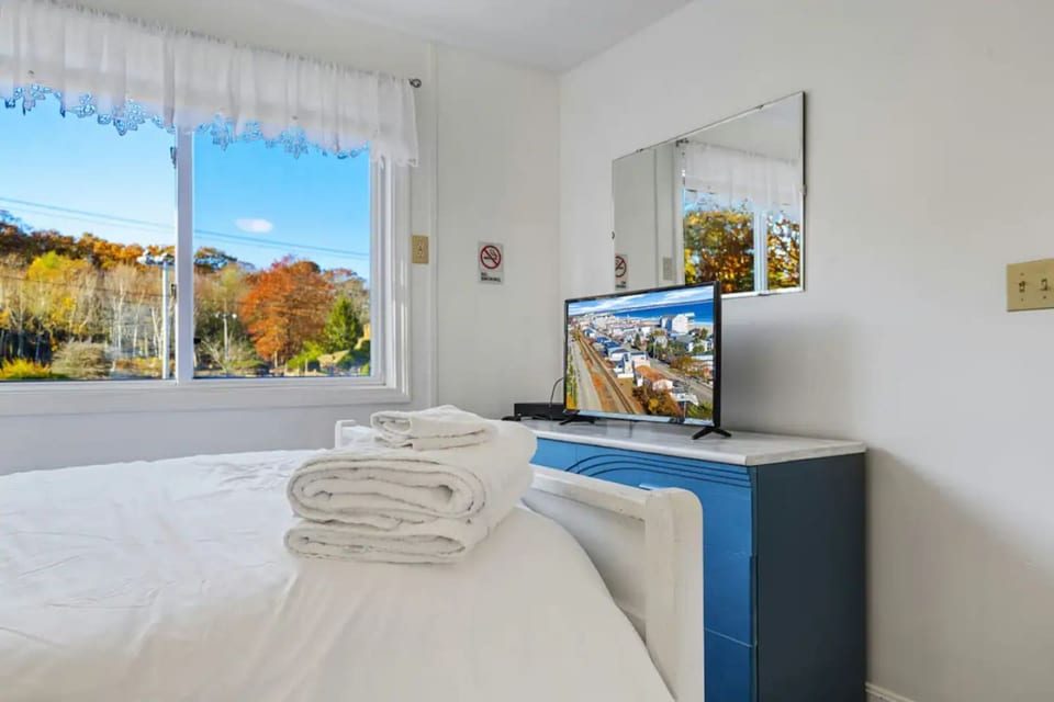 Sun, Sand & Serenity: 2-BR with Beach Access - Ocean Park