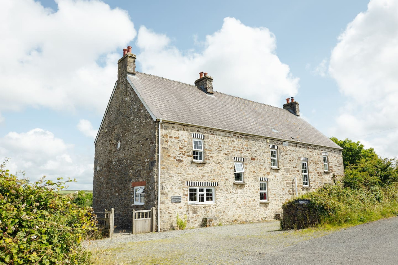 charming-coastal-farmhouse-with-sea-views-and-garden/