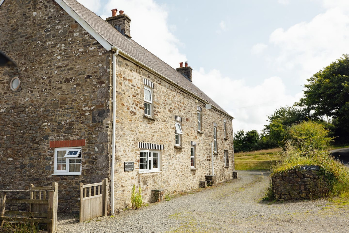 charming-coastal-farmhouse-with-sea-views-and-garden/