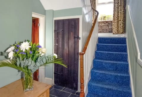 Charming Coastal Farmhouse with Sea Views & Garden