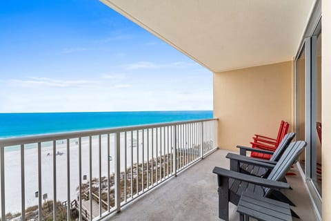 Majestic Resort! Newly Updated Beachfront 3BR Condo