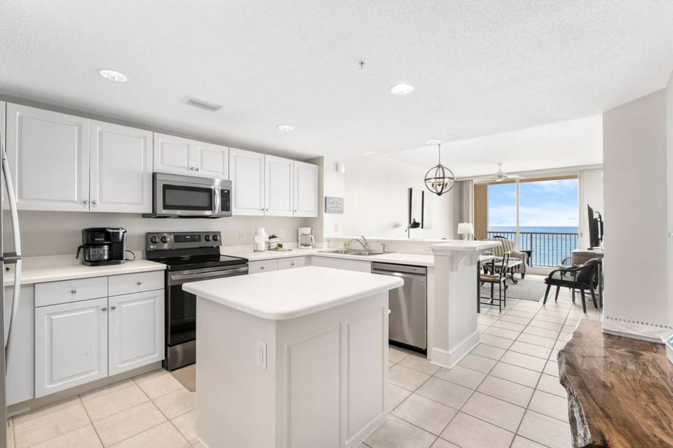 Majestic Resort! Newly Updated Beachfront 3BR Condo - Panama City Beach